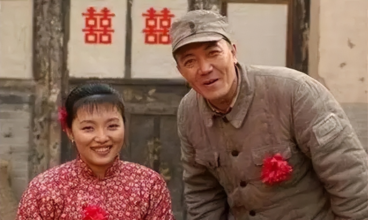 李云龙到底有没有喜欢秀芹，他和秀芹是怎么走到婚姻这一步的