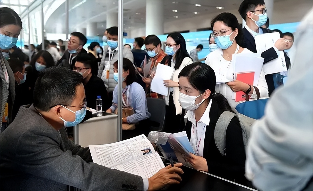 这几类大学生“毕业即失业”？简历空空不受企业待见，要引以为戒