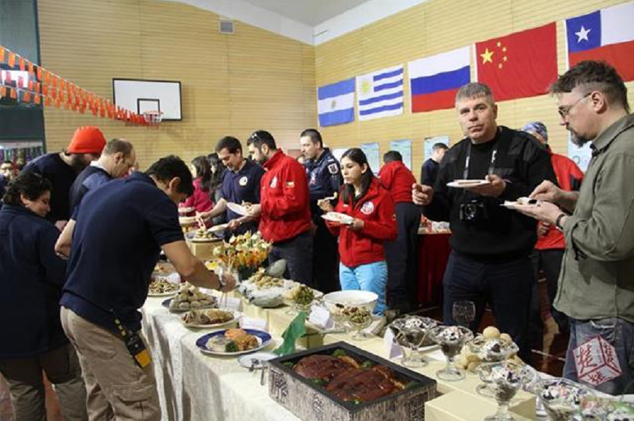 中国医生在南极种菜，把俄罗斯人“馋哭”了！种菜真是种族天赋？