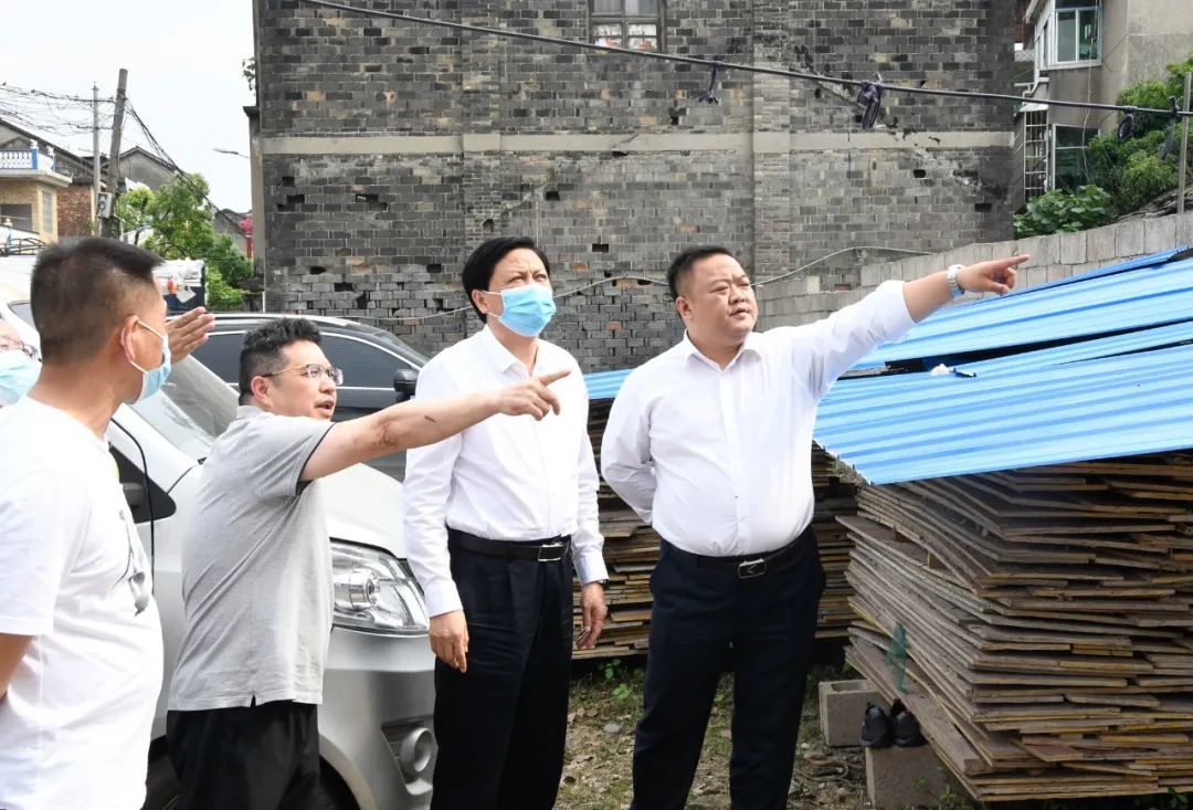 李万千在辰溪督导房屋安全隐患排查工作时要求 依法依规开展排查整治 坚决有效防范事故发生