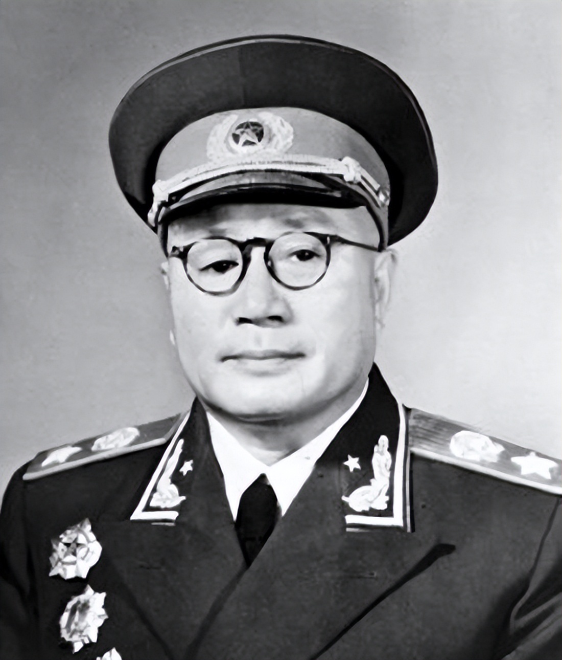 刘伯承之子刘蒙：饰演刘伯承的演员很多，刘之冰演得最好