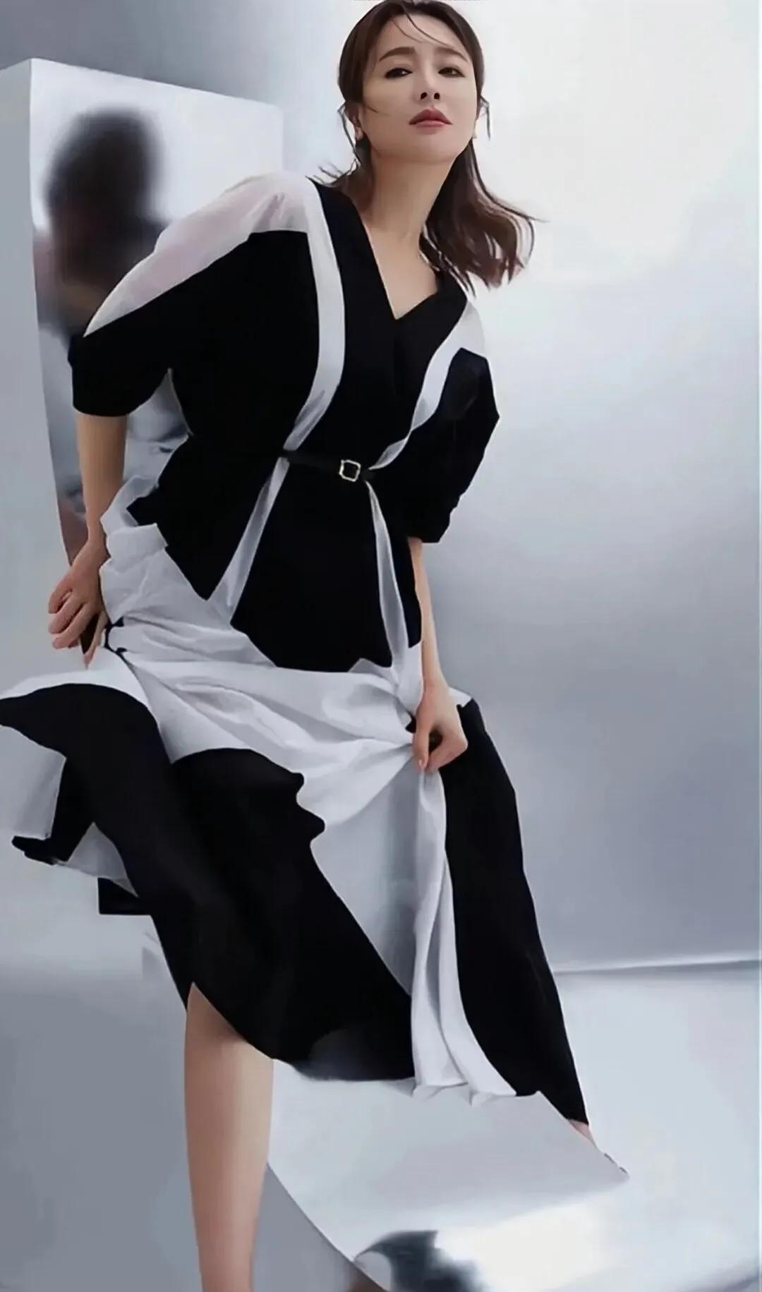 左小青腰肢柔软保养有道，美出高级感