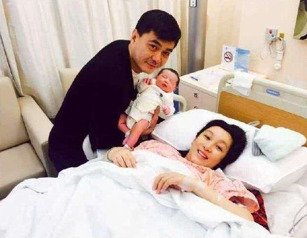 挺大肚撑起一个家的秦海璐，产后婆婆待她亲如女儿，今仍幸福甜蜜