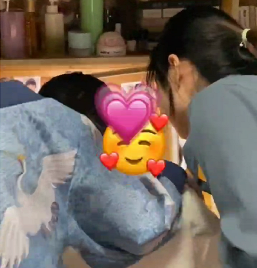 帅气老师上网课，引发女生宿舍内部“纷争”，女大学生暴露真性情