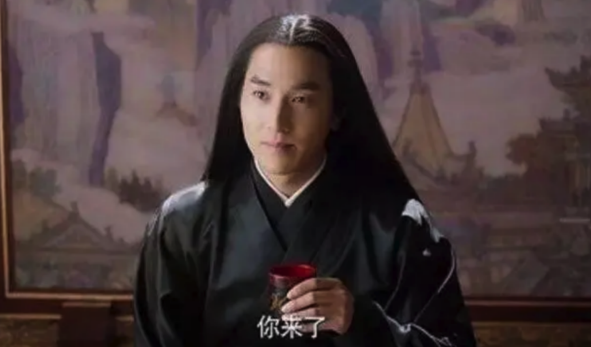 留长发却不娘的6位男明星，个个五官硬朗，野性又帅气