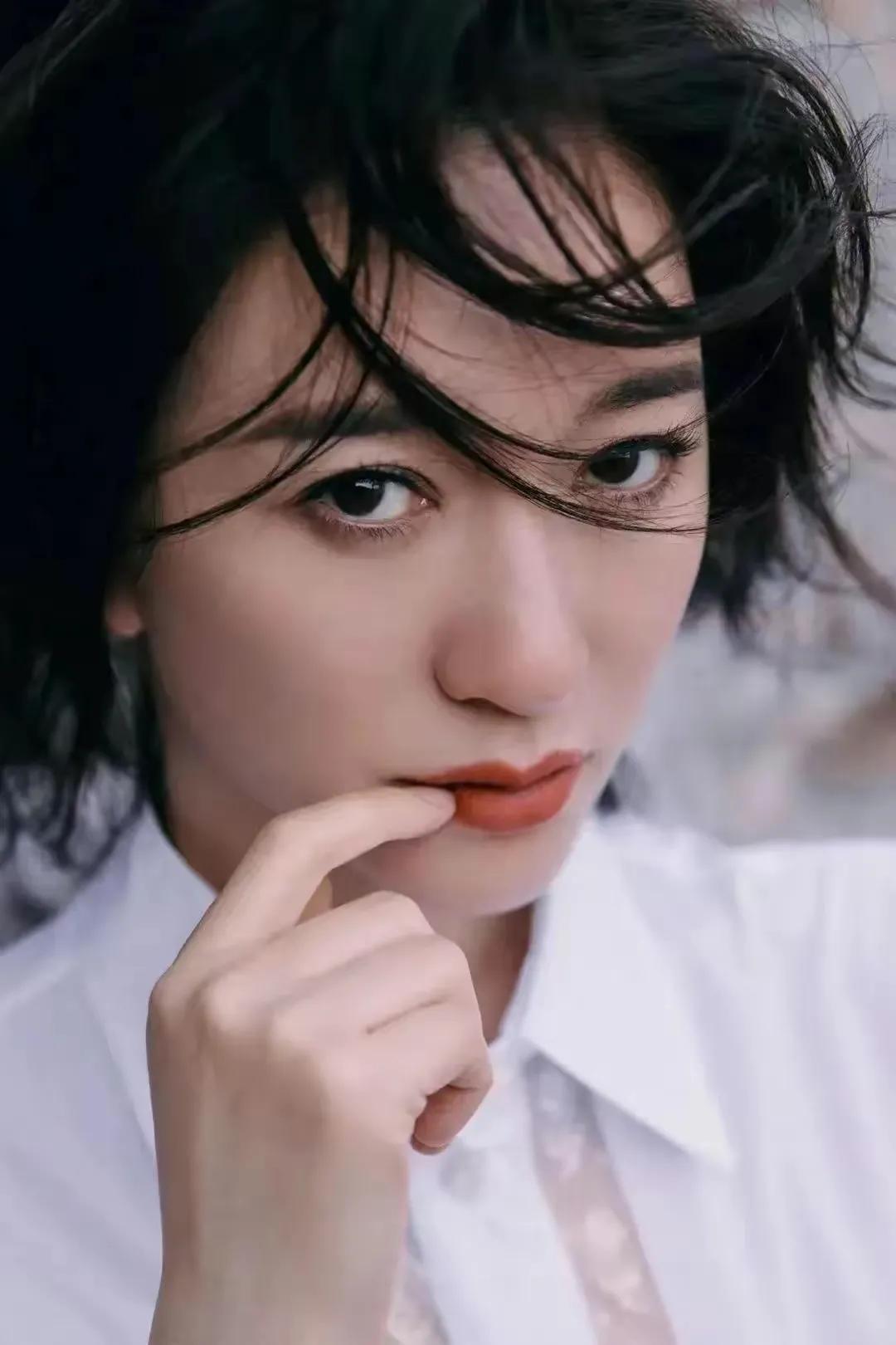 张天爱、杨幂杂志大片，清纯唯美，炫彩多姿