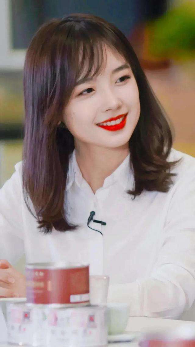 私生活惨遭泄露（最美记者王冰冰32岁被网暴，私生活惨遭泄露，沉寂4个月再上热搜）