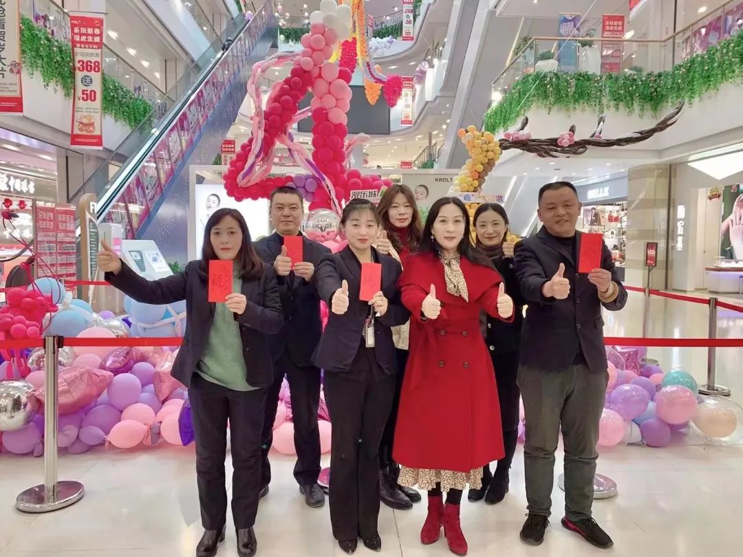 港式浪漫、硬核福利、现场求婚…快来pick你心目中最IN虎年现场