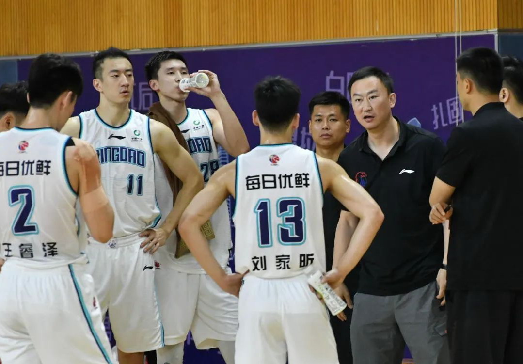 cba球員在哪里打比賽呢（今晚！CBA戰2場，卡位大戰深圳男籃PK青島，央視直播黑馬VS副班長）