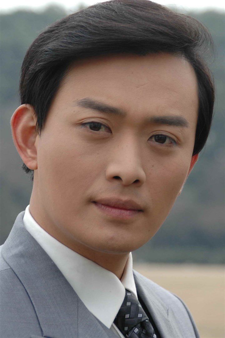 古装男神黄海冰:不满前妻丁克,二婚娶小12岁妻子,婚后儿女双全