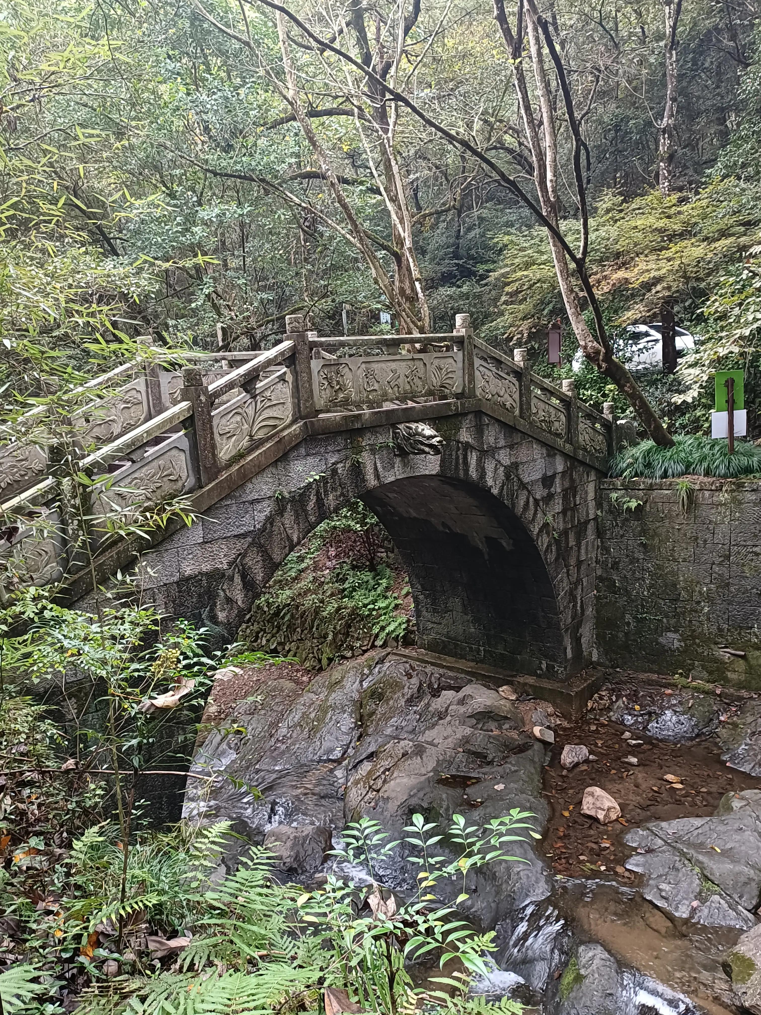 行到水穷处，坐看云起时一一雨游白云山