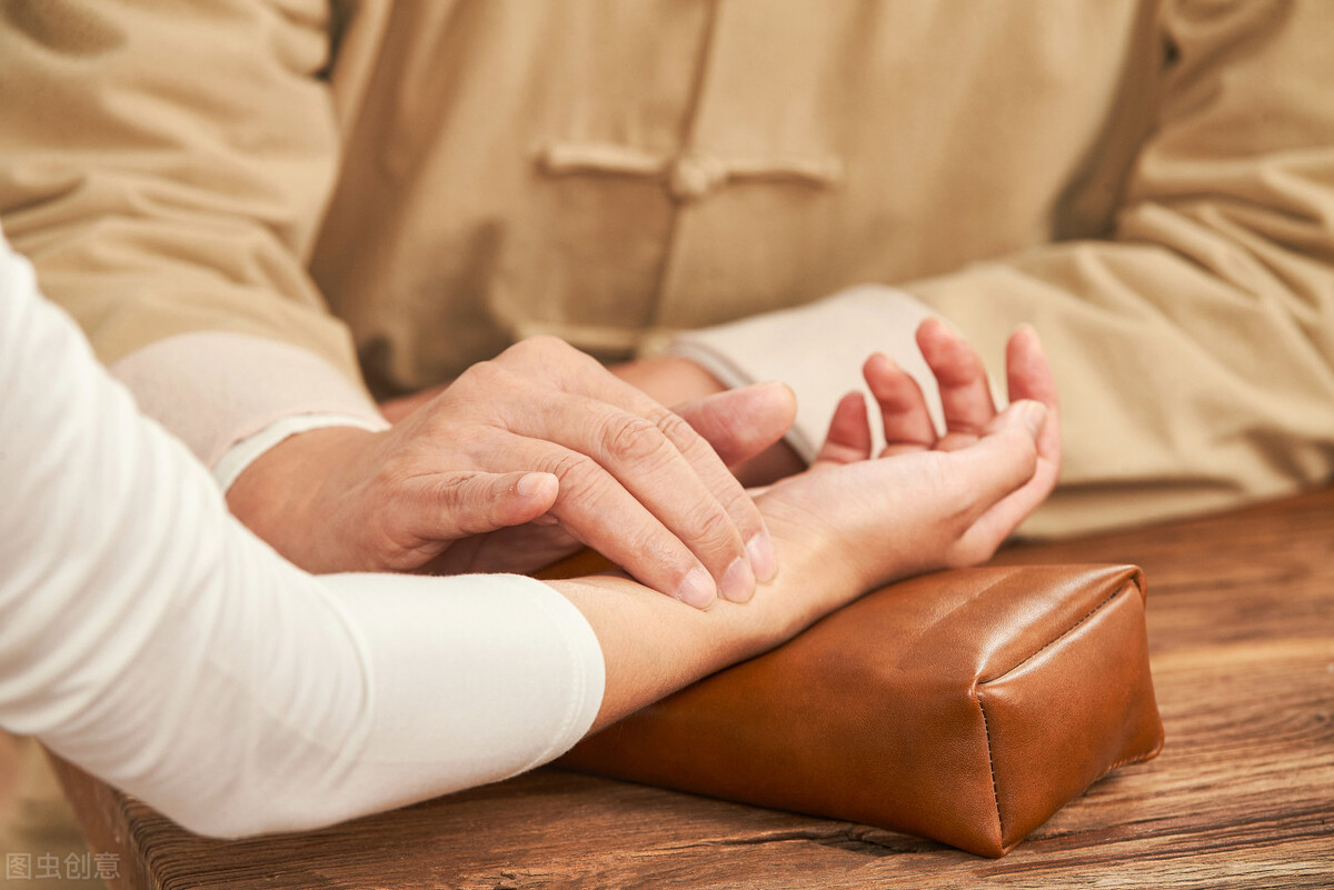 肝病患者为什么会出现腹水？有三个因素，中西医治疗有哪些不同？