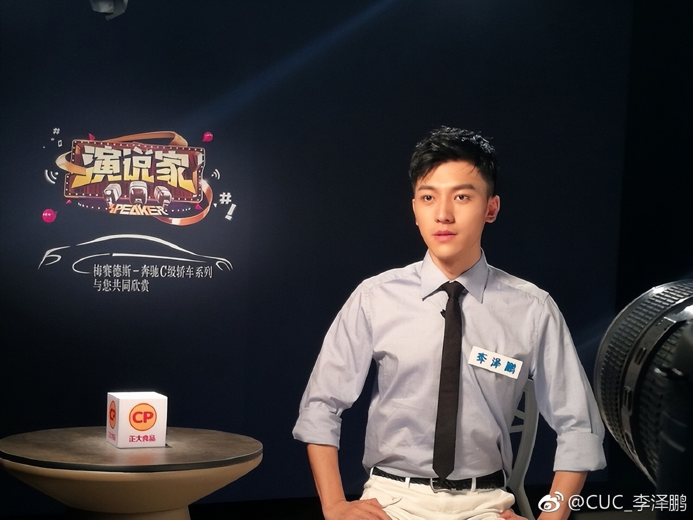 央视90后男主播李泽鹏爆红：明明可以靠脸吃饭，却要靠才华