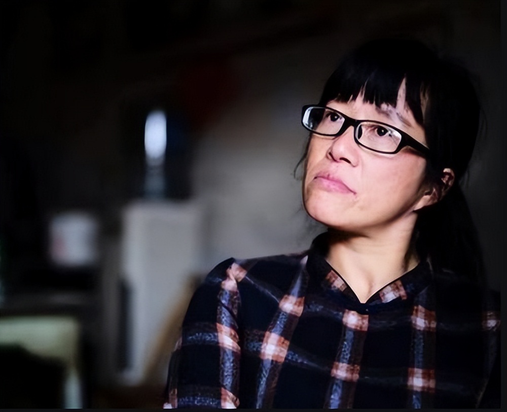 诗人余秀华：好不容易脱离苦海，转身又跳进火坑，图啥呢