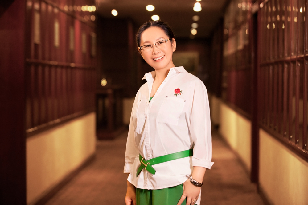 天津女首富张荣华,靠卖豆腐起家,45岁丧夫带领企业跻身500强