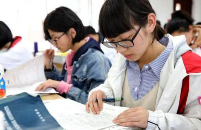 考上985、211大学有多不容易？班主任给出答案，底层父母很心酸