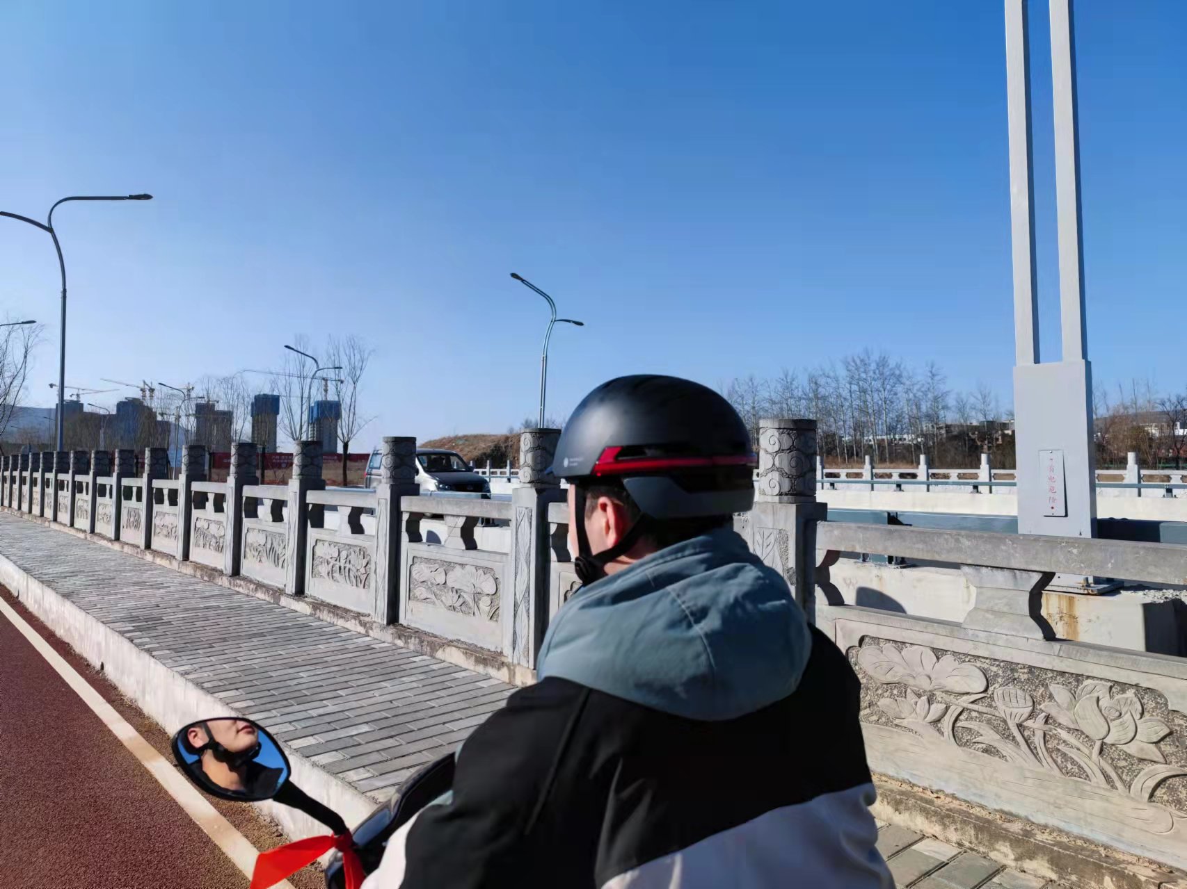 Helmetphone智能头盔：摔倒报警、SOS自动求救