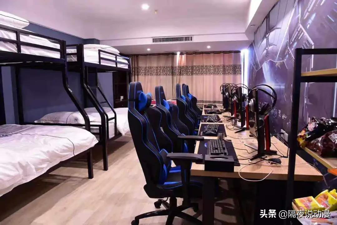 从鄙视链底端到“成年人秘密基地”!网吧正在借“电竞酒店”重生