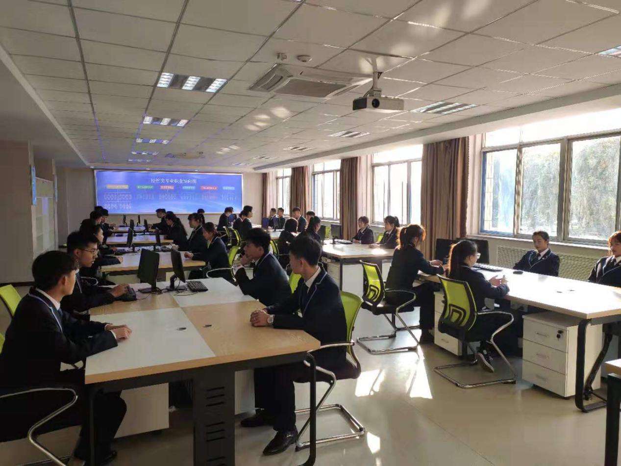 容易“毕业即失业”的4大专业，就读人数饱和，竞争发展没优势