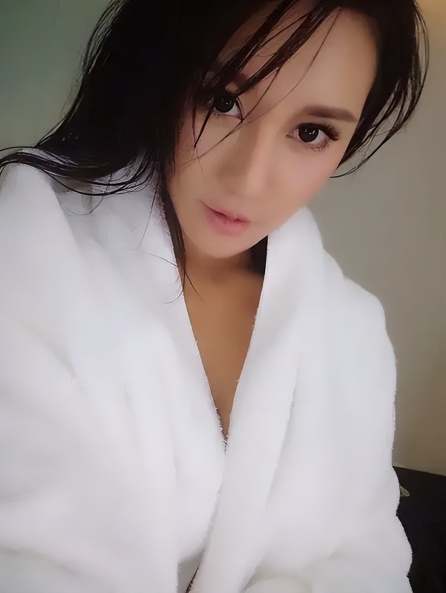 茗洋娱乐—美女明星—樊玲