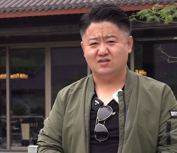 真探唐仁杰拥有酒店厨师背景学习掌握了多种菜系,他能通过品尝菜品