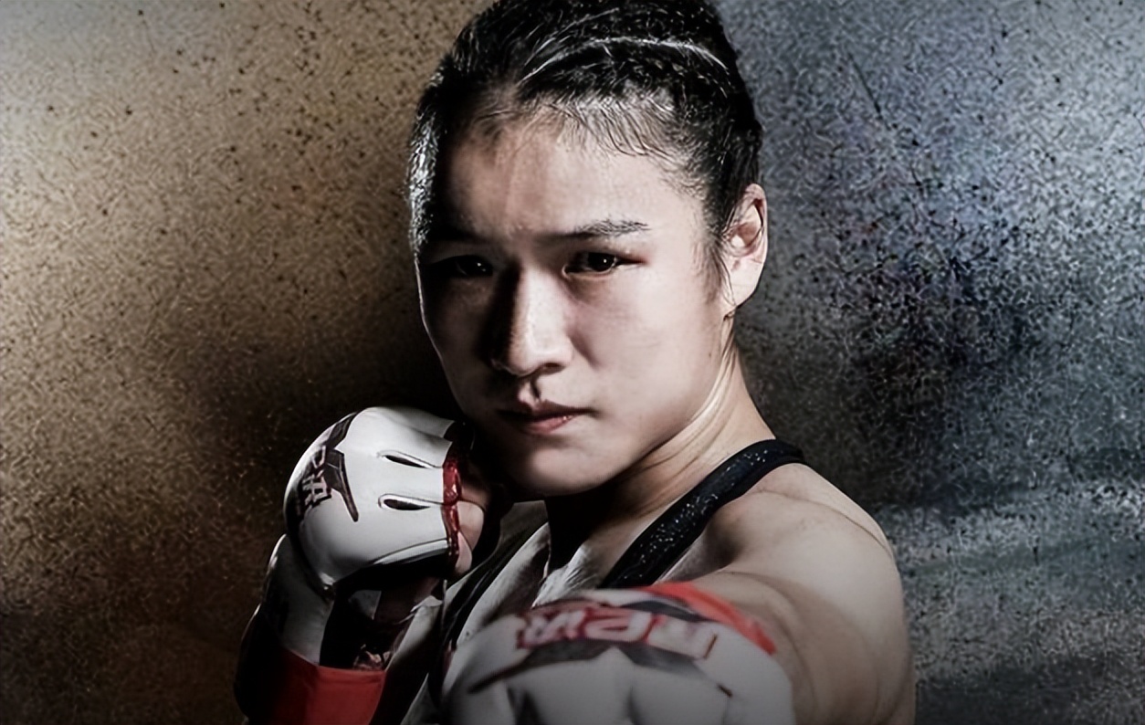 张伟丽介绍(张伟丽"成长史":梦想当大侠,却成了世界格斗冠军)