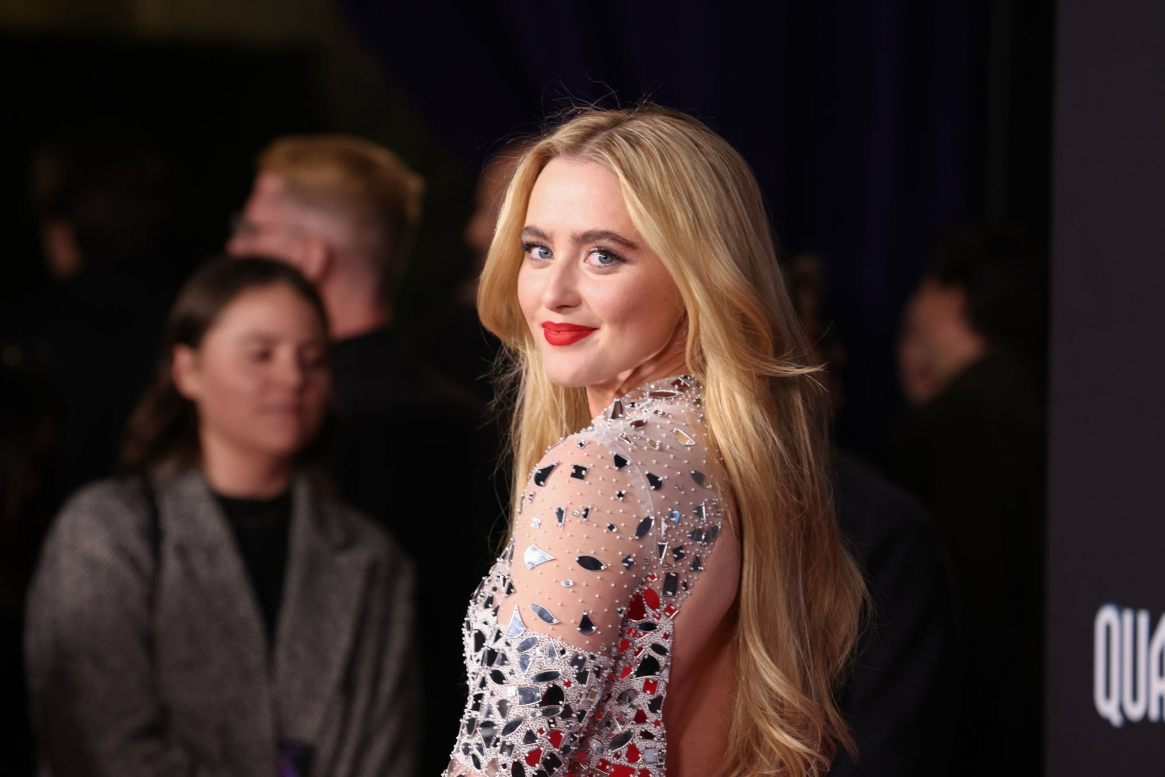 蚁人新女儿!凯瑟琳·纽顿出席红毯,浓眉抢戏,娇憨美女性感十足