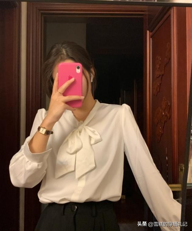 今秋上衣流行“穿短不穿长”，时髦显瘦显腿长，小个子都爱上了