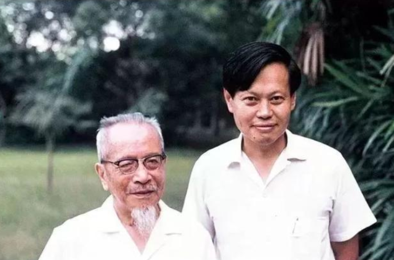 2004年，杨振宁和启功谈书法：我岳父杜聿明的字也很好