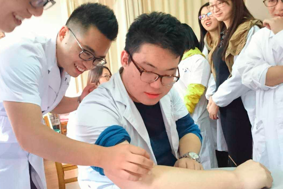 就业率高的医学专业排名，临床医学无缘榜首，口腔医学仅排第3