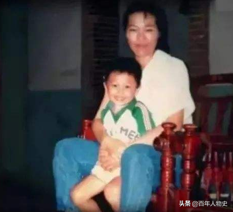 因性别遭受霸凌，15岁生命倒在厕所血泊，“玫瑰少年”不止他一个