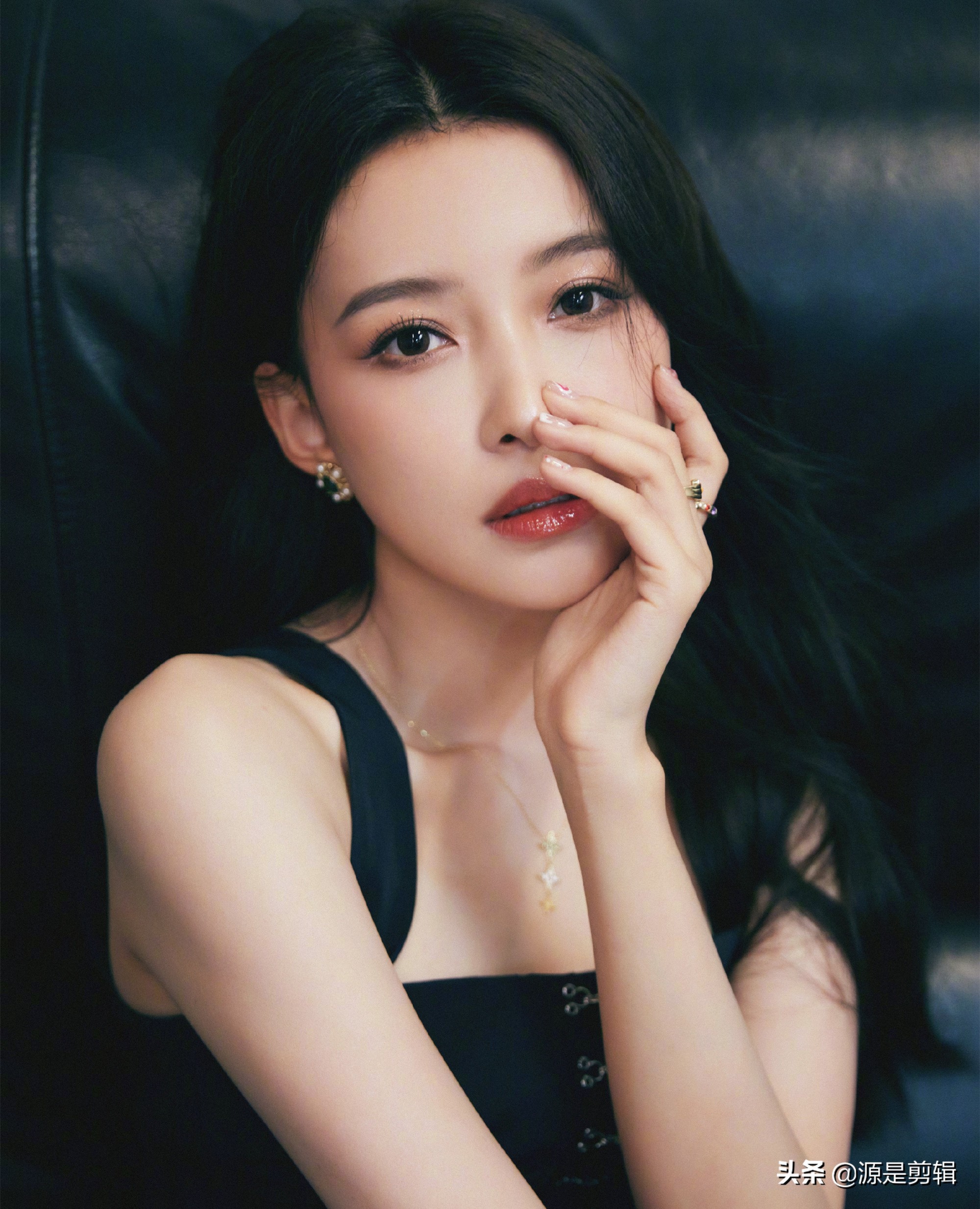 孙怡网上大秀美腿