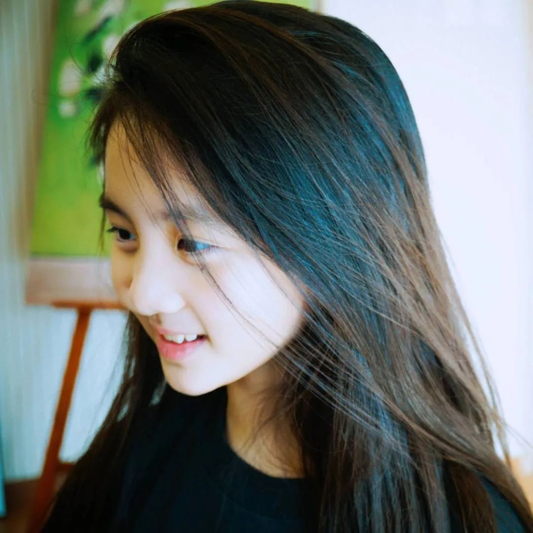 17岁黄多多大尺度照片被骂,不被定义的人生有多爽?