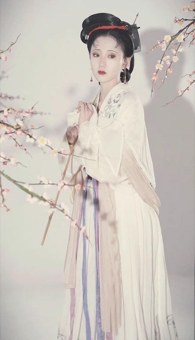 为什么素人古装可以弄得好看又复古，而古装剧却粗制滥造呢？