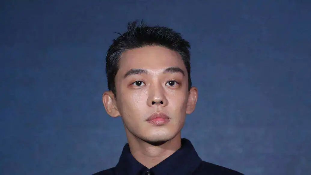 金秀贤近况曝光,35岁8块腹肌,网友:我都二胎了,他还不老?