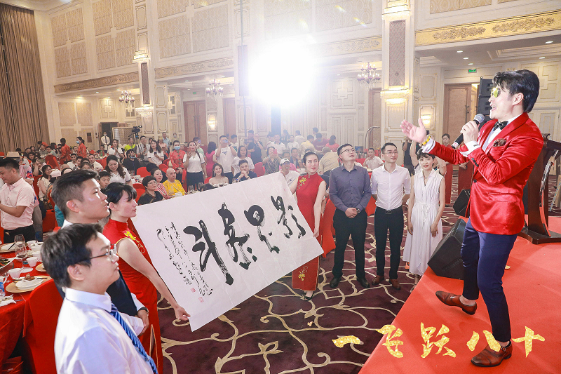 影星张世玉出席黄一飞生日宴