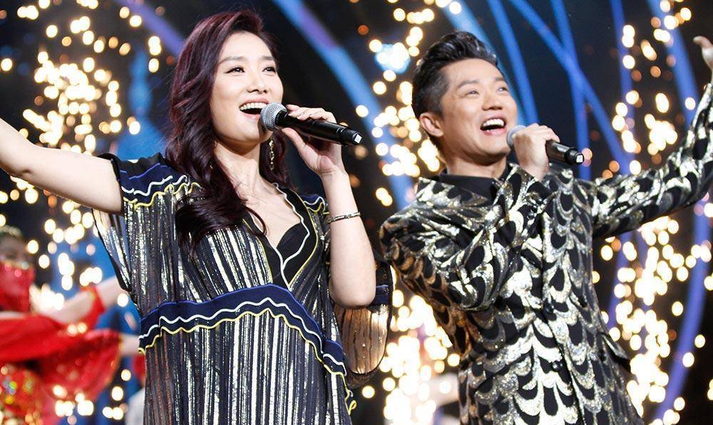 事实证明,"土到极致"的凤凰传奇,已经走上了另外一条人生大道