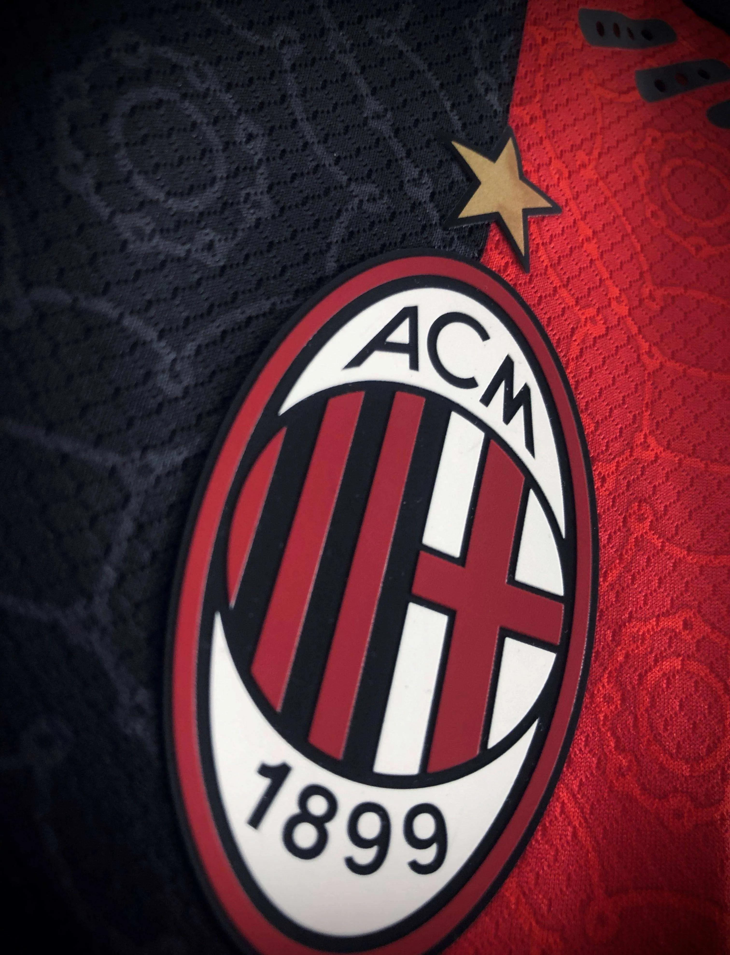 AC米兰官方海报送生日祝福「Froza Milan,生日快乐,AC米兰」