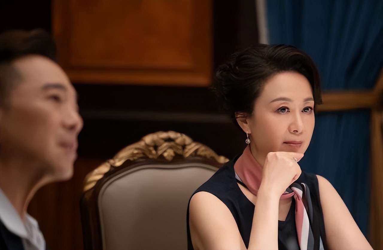 毕竟她是曾经的百花奖最佳女主演,但是角色都是偏向"妈妈""婆婆"之类