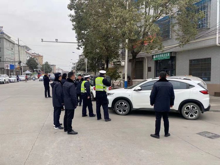 创文进行时｜汉中交警一大队：联合执法吹开“文明花”