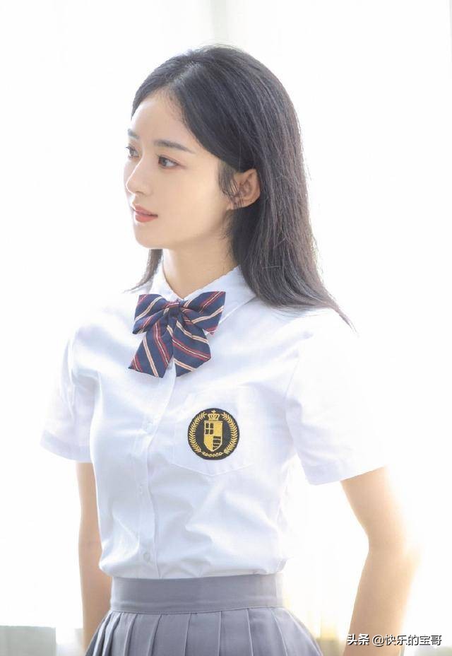 赵丽颖校服造型，青年气息满满