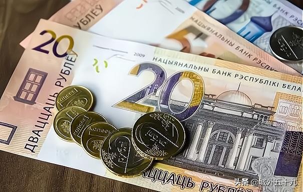 1卢布多少人民币(100元俄罗斯卢布值多少人民币？)