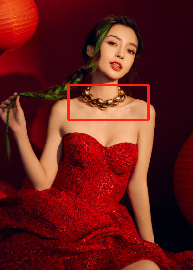 32岁Baby拍大片秀长腿!露一截细腰十分性感,穿抹胸裙秀精致锁骨