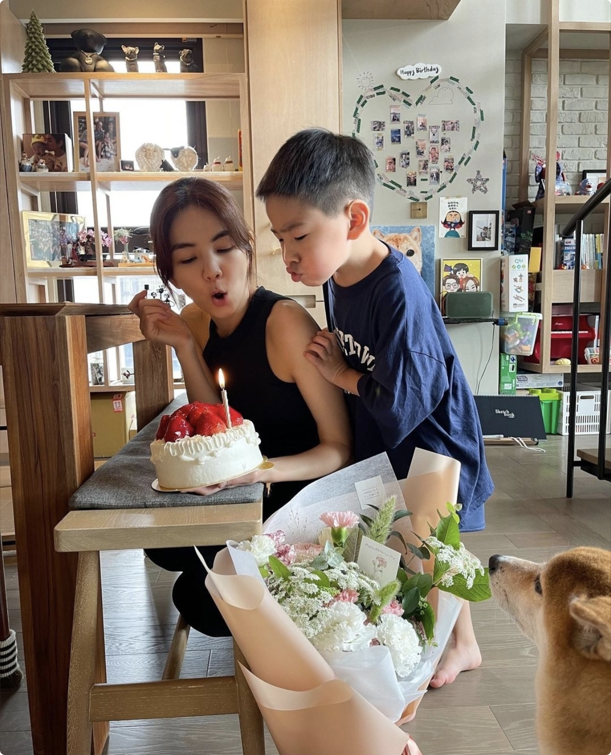 Ella庆祝结婚10周年，提前过母亲节被儿子治愈，网友赞劲宝很会撩