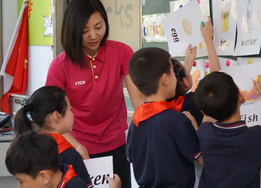 “合同工”教师的春天来了，满足前提条件有望转编，待遇也提升了