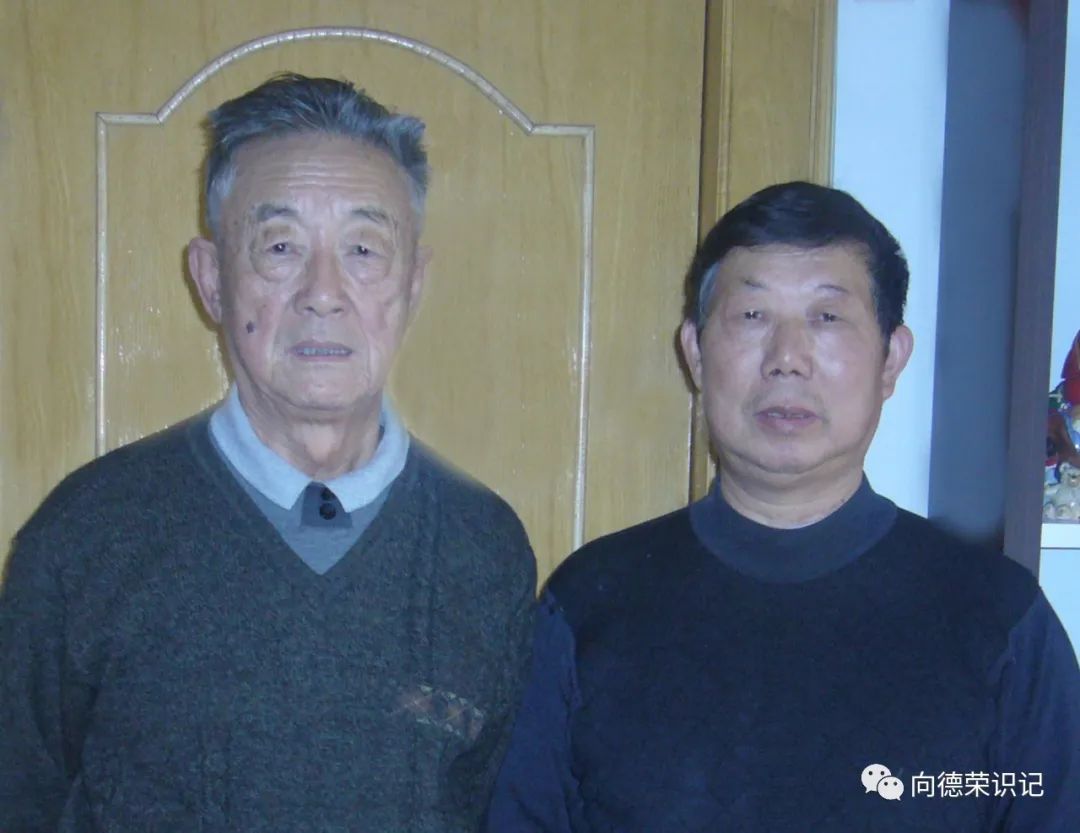 「报告文学」张金春拜访龙桂林等老首长 作者：向德荣