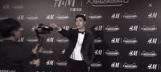 男明星在红毯上作的“怪”，穿丑衣、爱作妖，风头出尽