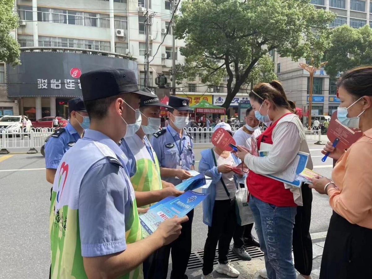 “警”随高考 昌南公安为你护航！
