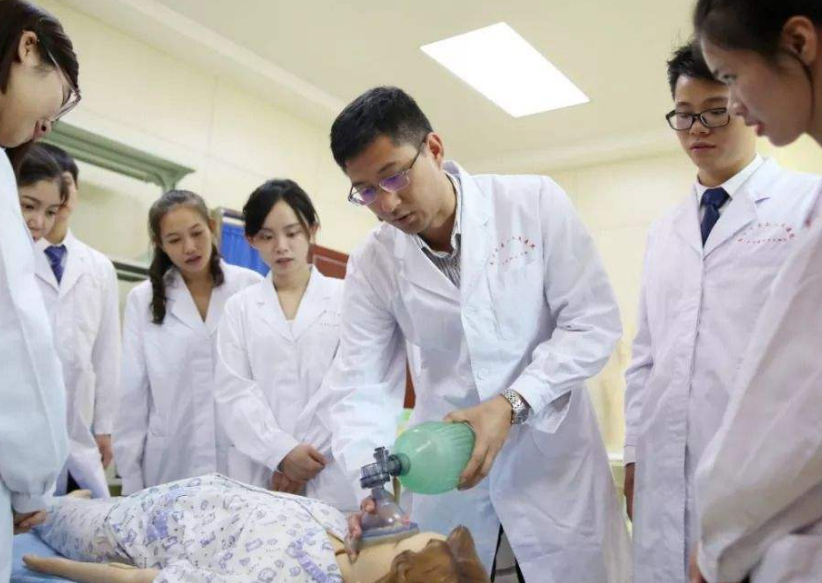 医学高校“排行榜”名单出炉，协和排名意料之中，湘雅遭遇滑铁卢