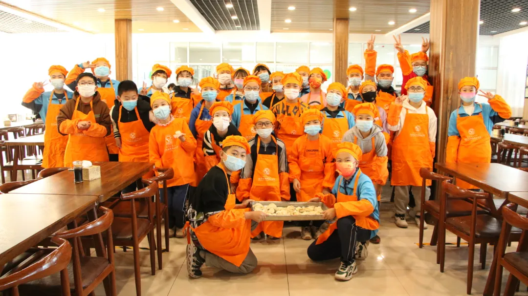 10000+饺子滚滚而来——闻励师生包饺子，话饺子，团团围坐吃饺子